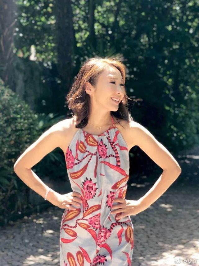  黎姿|48岁黎姿健身照刷屏，网友：自律的人，楚楚动人！