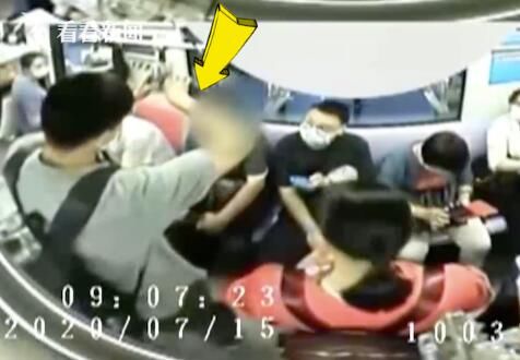 上海|车厢内乱挂雨伞引冲突 上海地铁一乘客鼻子被打断…