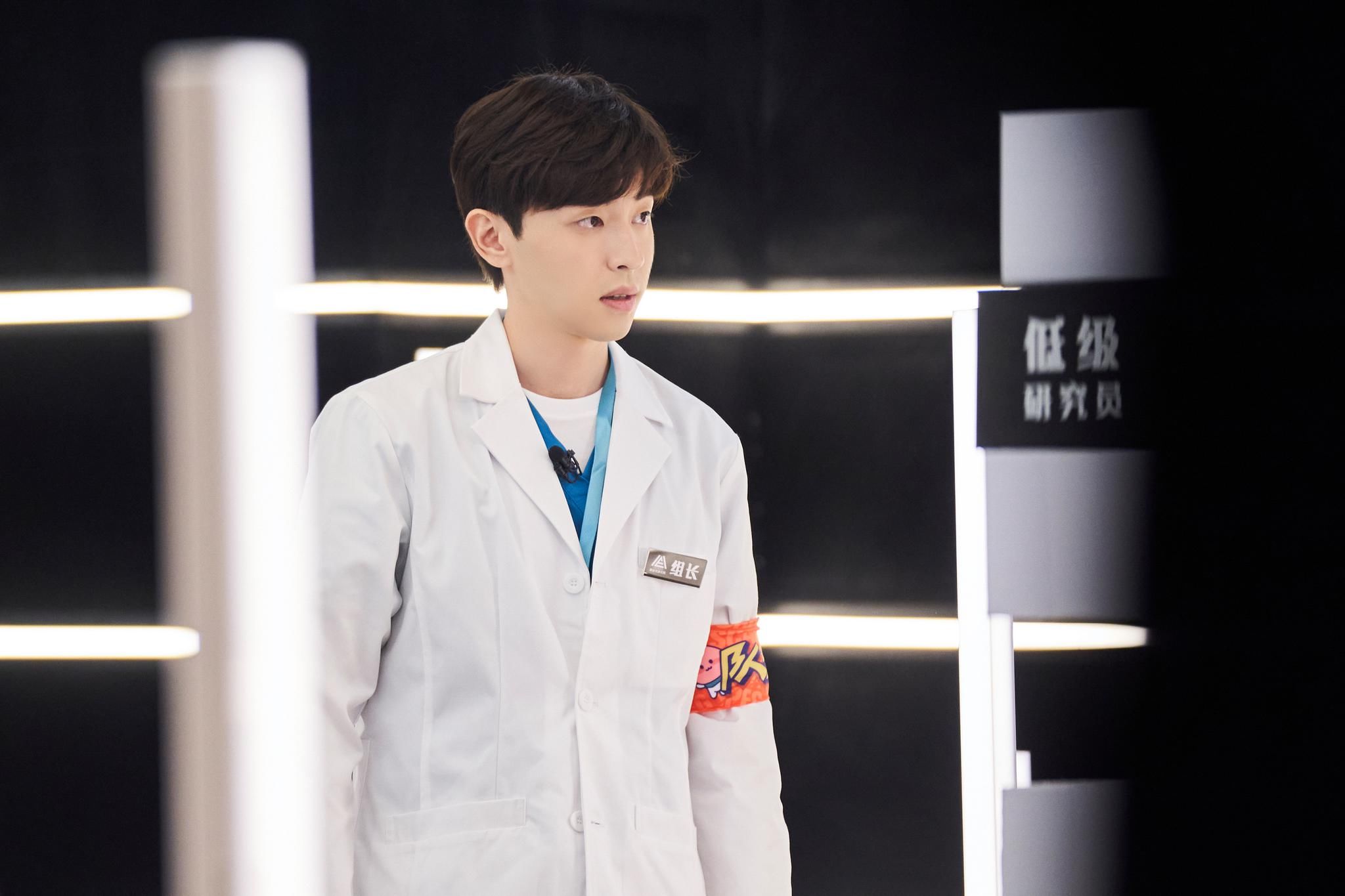  黄明昊|《密室大逃脱2》邓伦黄明昊蹦床抢奖牌