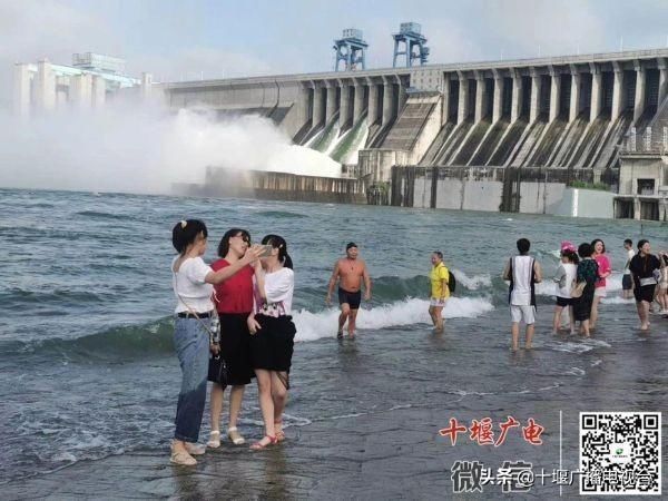  首日|免门票首日，3万余人游览十堰景区