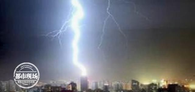  厨房|1家4口被严重烧伤！家属说一道闪电后，厨房就突然爆炸了！