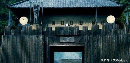 诸葛亮|诸葛亮摆空城计,为何让人在城门口扫地?其深层含义只有司马懿懂