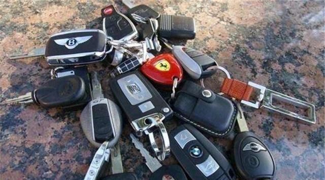  腰间|为什么人们总是把车钥匙挂在腰间？老司机：我们不想