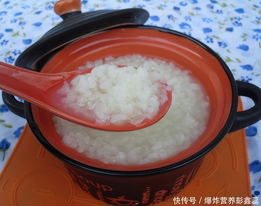 早餐为何不能吃小米粥(早餐不能再吃小米粥了？提醒：除了小米粥，还有这3种食物)