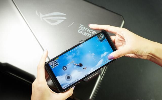  评测|ROG游戏手机3评测：首发865 Plus，看背后多数人会说三个字