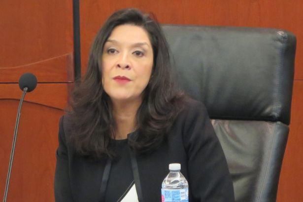  丈夫|枪手冒充联邦快递员工，美国女法官的儿子被枪手枪杀，丈夫受伤