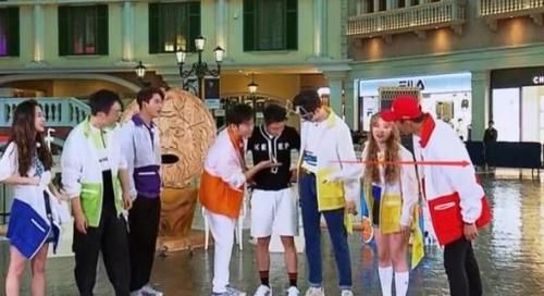  熟练|男嘉宾涂口红，郑恺相当熟练，小沈阳不忍直视，他却是全场最美！