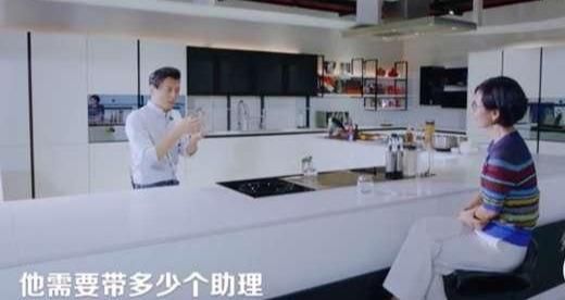  节目|是谁？谢霆锋曝年轻艺人耍大牌，分享其夸张排场：以为自己是谁吗