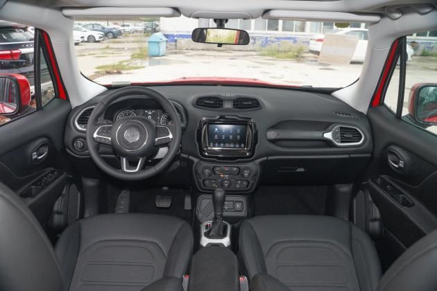 自由|紧凑型车之王！月薪8千也能淡定拿下！ 轩逸 vs 自由侠