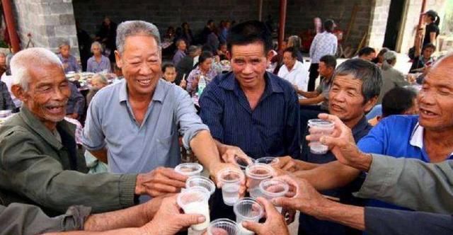 到底|曾经热热闹闹的农村酒席，如今却渐渐冷清，这到底是为什么呢