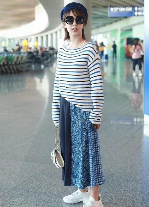  杨紫穿|杨紫力证自己不是土味明星，穿“镶钻”的小白鞋，结果潮到不敢信