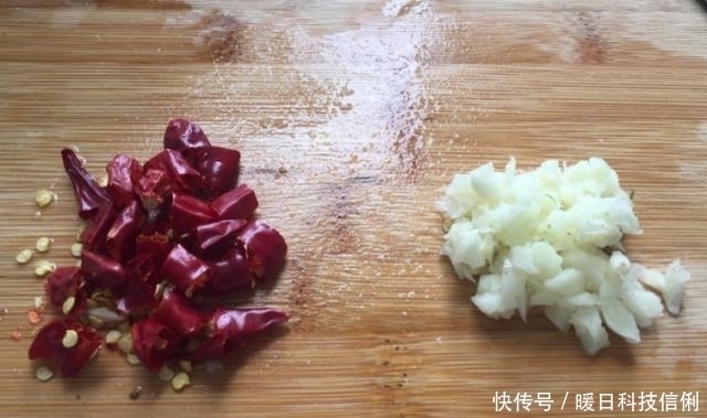 不腻|夏季吃这菜,一斤2块钱,百吃不腻,清肠又排毒,腰细了,腿瘦了