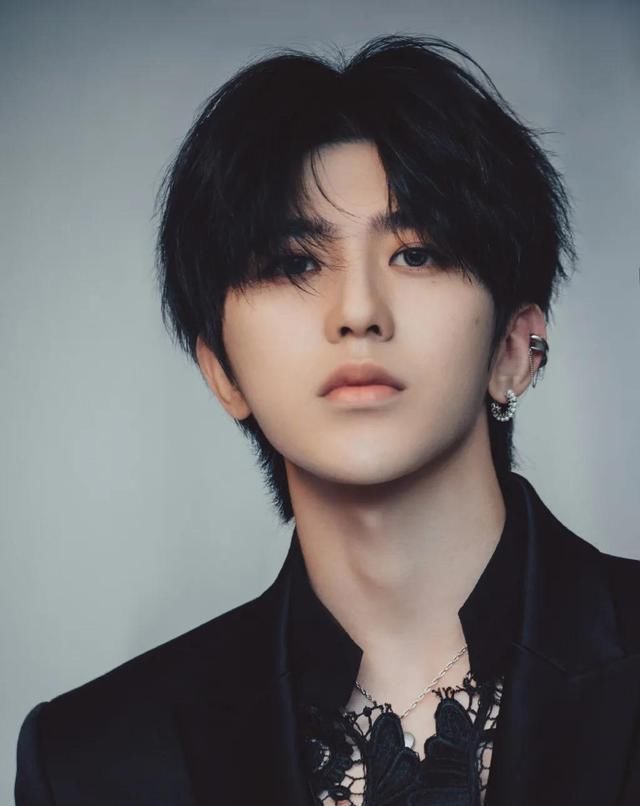  热巴|「饭饭快报」蔡徐坤行程、李沁《狼殿下》、谭松韵守时、杨洋热巴