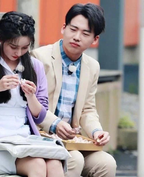  不经意|阚清子当着郭麒麟翻私人包包，不经意拿出一物后，大林子突然耳根微红