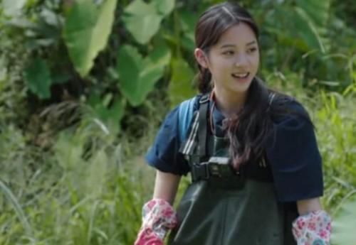  欧阳|欧阳娜娜削藕皮吓到黄磊，扒出手的价格：打扰了，建议带上铁手套