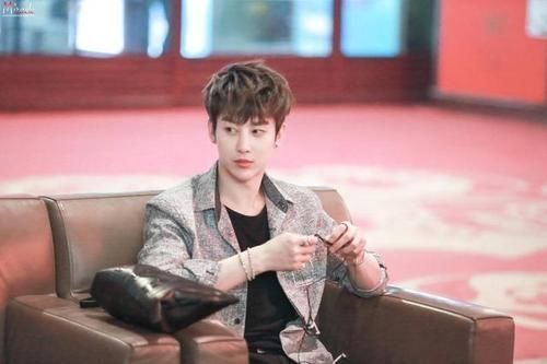 天天向上|从UNIQ队长到《追逐梦想》,周艺轩如何慢慢活在王一博光芒之下