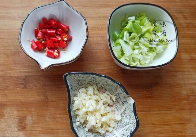  经典|鸭血的经典吃法，滑嫩入味，吃多少次都不会觉得腻，上桌迅速光盘