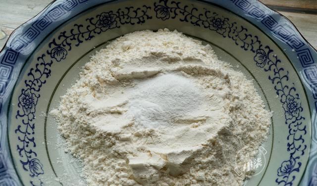 面粉|面粉别炸油条了,试试这样做,柔软香酥,保证吃一次就念念不忘