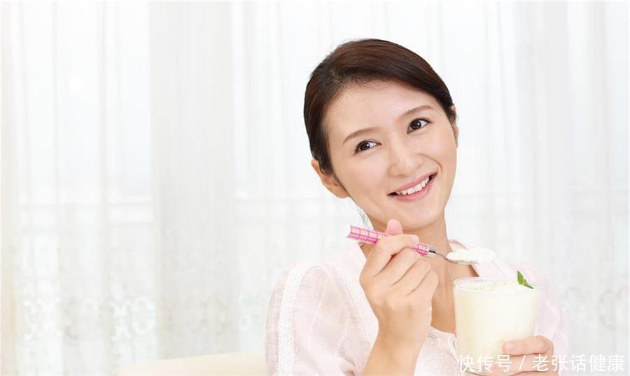 50岁女人骨质疏松吃什么食物好(女人50岁以后，不想骨质疏松缠上自己，这些食物不妨经常吃一点)