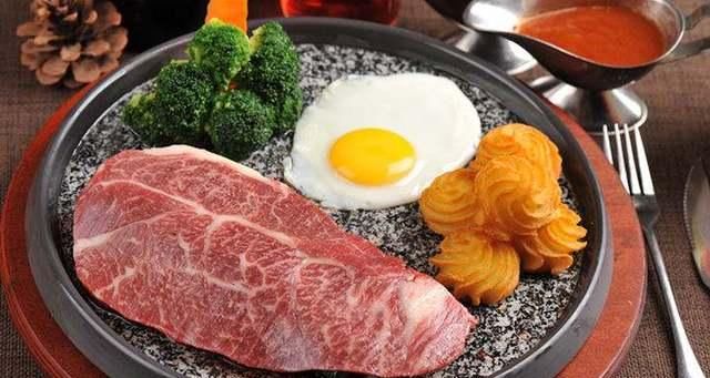  朋友|吃牛排，为何旁边放了半熟鸡蛋？不懂赶紧看，免得以后“出洋相”