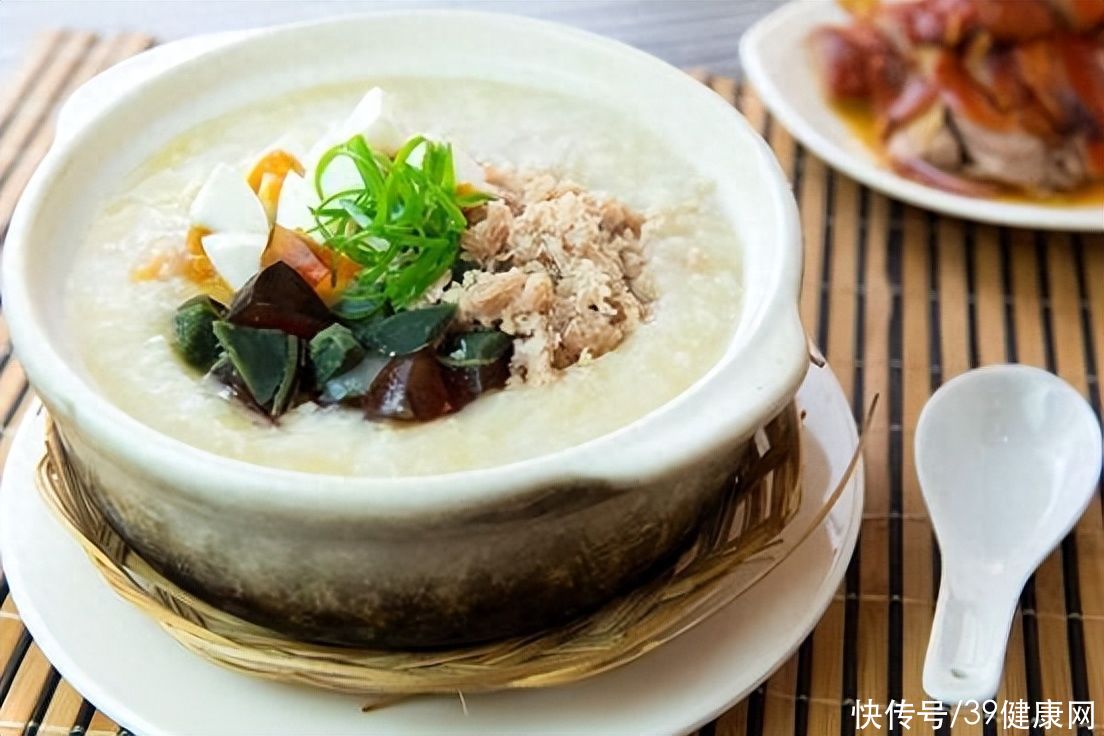 喝粥究竟能养胃还是伤胃医生教你(粥是最差的主食？喝粥到底是养胃还是伤胃？提醒：这3类人别乱喝)