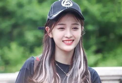 消防|时代少年团公布私生粉画面,不仅宿舍楼下围堵,还爬消防楼梯偷拍