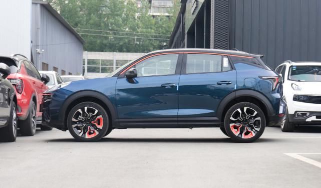  能成|领克06迈着小碎步，带着终身“四免”向大家走来，能成爆款？