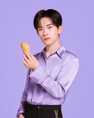  熬夜|又一档选秀节目开始了，由易烊千玺担任评审，熬夜也要追