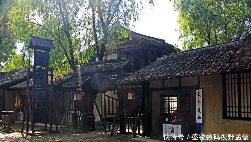 古庙|俗语:“宁可野宿荒坟,不可夜居古庙”啥意思?可惜十人九不知!