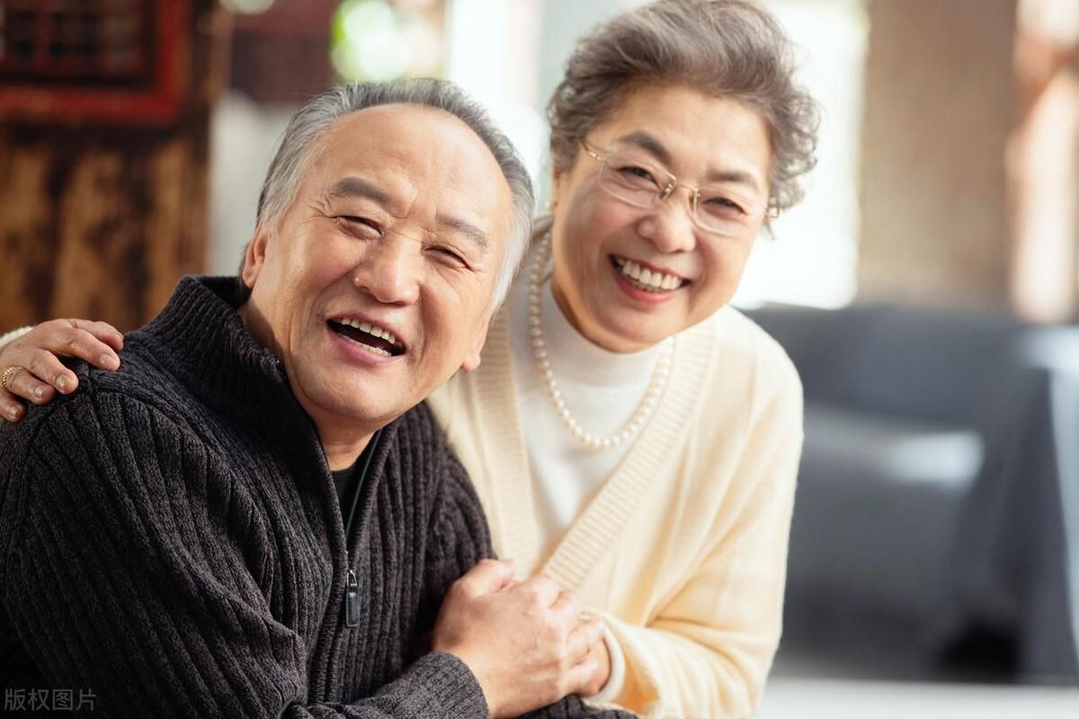 老人出现6个症状表明生命倒计时(老人有4种症状，表明生命正式进入“倒计时”，早知早做准备！)