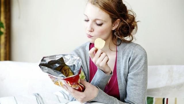 差别|薯片该买袋装还是罐装的?很多人不知道,原来差别很大,别买错了