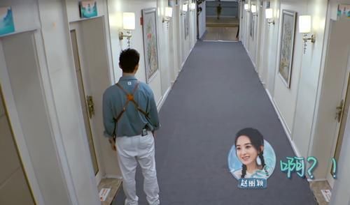  背对|素颜不敢出门的女明星，录节目全程背对镜头，网友：活在精修图中