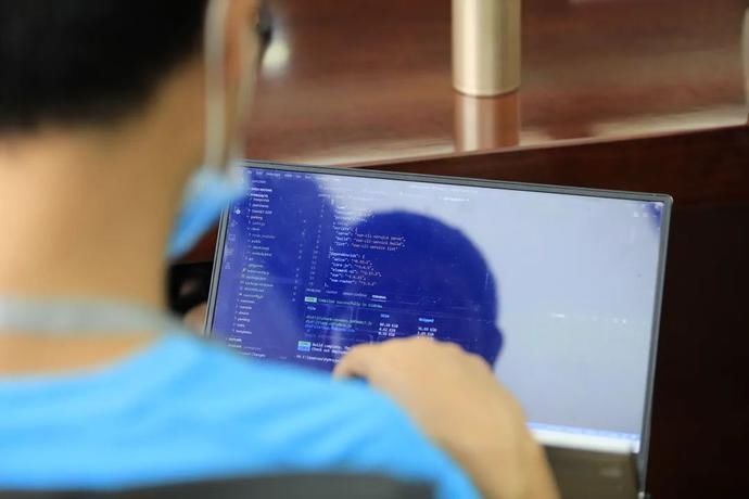  草莓种植|「科技农人」，可能是未来的当红职业