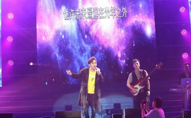  永夜极光乐|30岁中年男人“一事无成”，还配玩音乐吗？