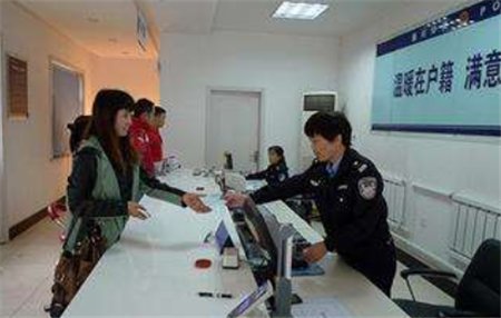  名字|女子被名字困扰多年，拿出户口本民警忍不住笑了 女子：感觉臭烘烘