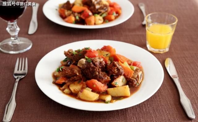 鲜香|炖牛排骨千万别焯水，乱用香料，这方法简单好用，软烂鲜香！