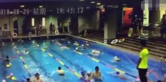  丈夫|35岁女子泳池遭13岁男童冒犯，随后全家被人肉，吞500安眠药自杀