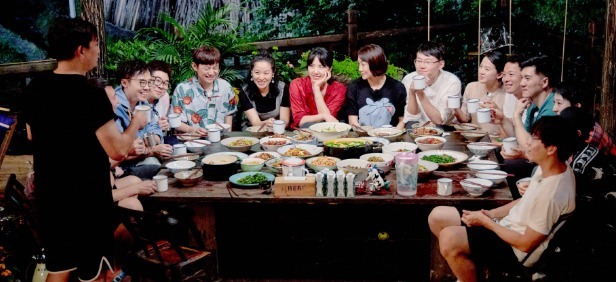 节目|《向往的生活》被批作秀,嘉宾只吃饭不收拾,全靠“保姆”帮忙!