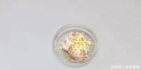  出水|拌韭菜馅时，再加一步，韭菜是绿色的，不出水