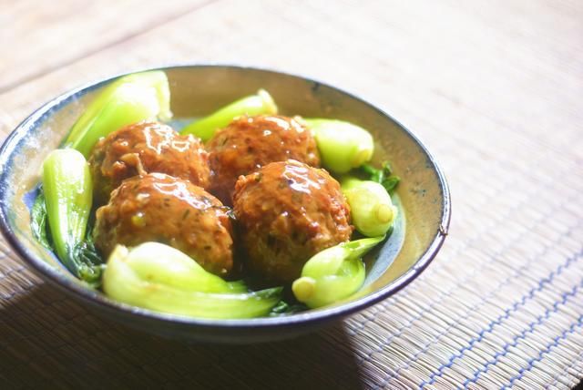  向往|向往的生活：一桌10个人，黄磊只做了3个狮子头，够谁吃？