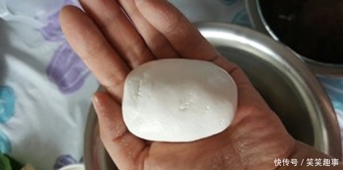 东北|东北的特色小吃“粘耗子”,您吃过吗?做法简单,让人百吃不厌