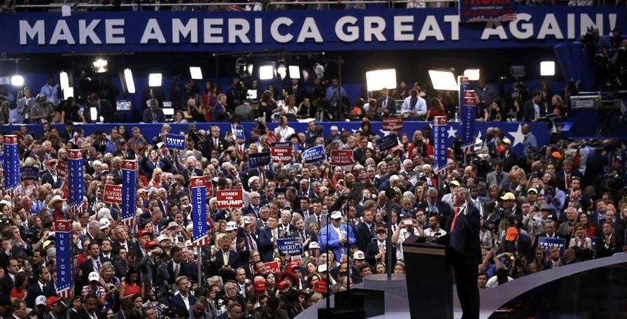 特朗普|2600人全体豪华快艇游行,支持特朗普,期间发生多起沉船!