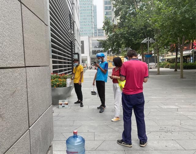  北京SKP商场|认衣冠不认人？北京SKP不让外卖员进商场引争议