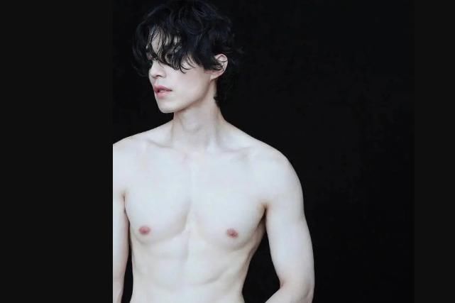 看起来|当流量男明星也太容易了?《亲爱的自己》朱一龙赘肉多有点“肥”