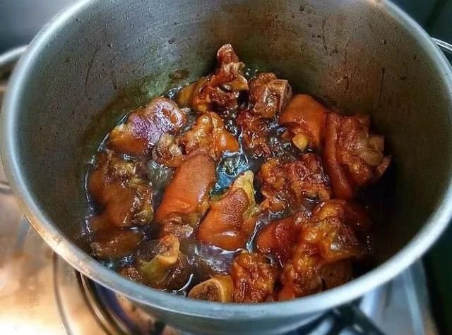  软烂|老妈炖的“猪蹄”，不用高压锅，只需一招，软烂入味不油腻