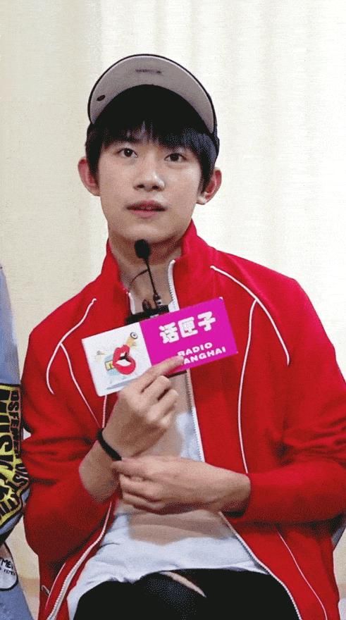  jiojio|易烊千玺可爱小jiojio合集易式小动作萌翻你的少女心