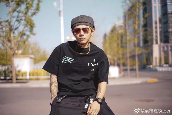  HipHop|用几十秒镜头就跻身《新说唱》20强，这个男人够HipHop了吗？