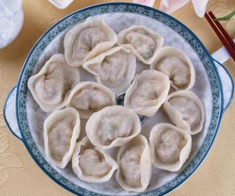 下锅|煮冻饺子,最忌直接下锅!学会这样做,饺子不开裂,和刚包的一样