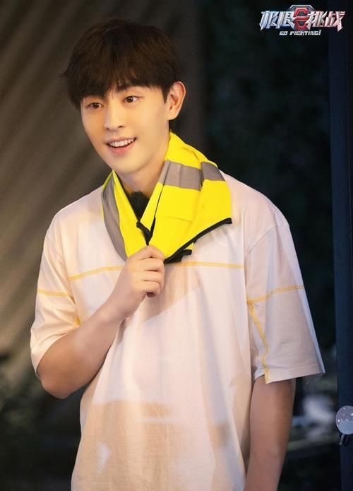  人帮|《极限挑战》收官，邓伦眼红肿，愿意做他们一辈子的弟弟