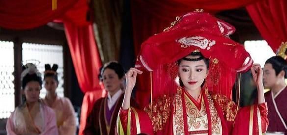 说法|旧时北方婚礼上的那些忌讳，盖井盖，撒五谷，捅窗户纸各有说法